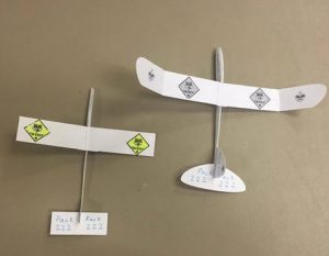 mô hình máy bay giấy bay lượn nhẹ nhàng