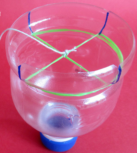 chế đồ chơi tung hứng bóng bi từ chai nhựa